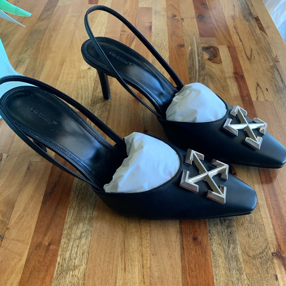 SOLD on TRDSY Arrow-Embellished Leather Slingbacks - Picture 1 of 8